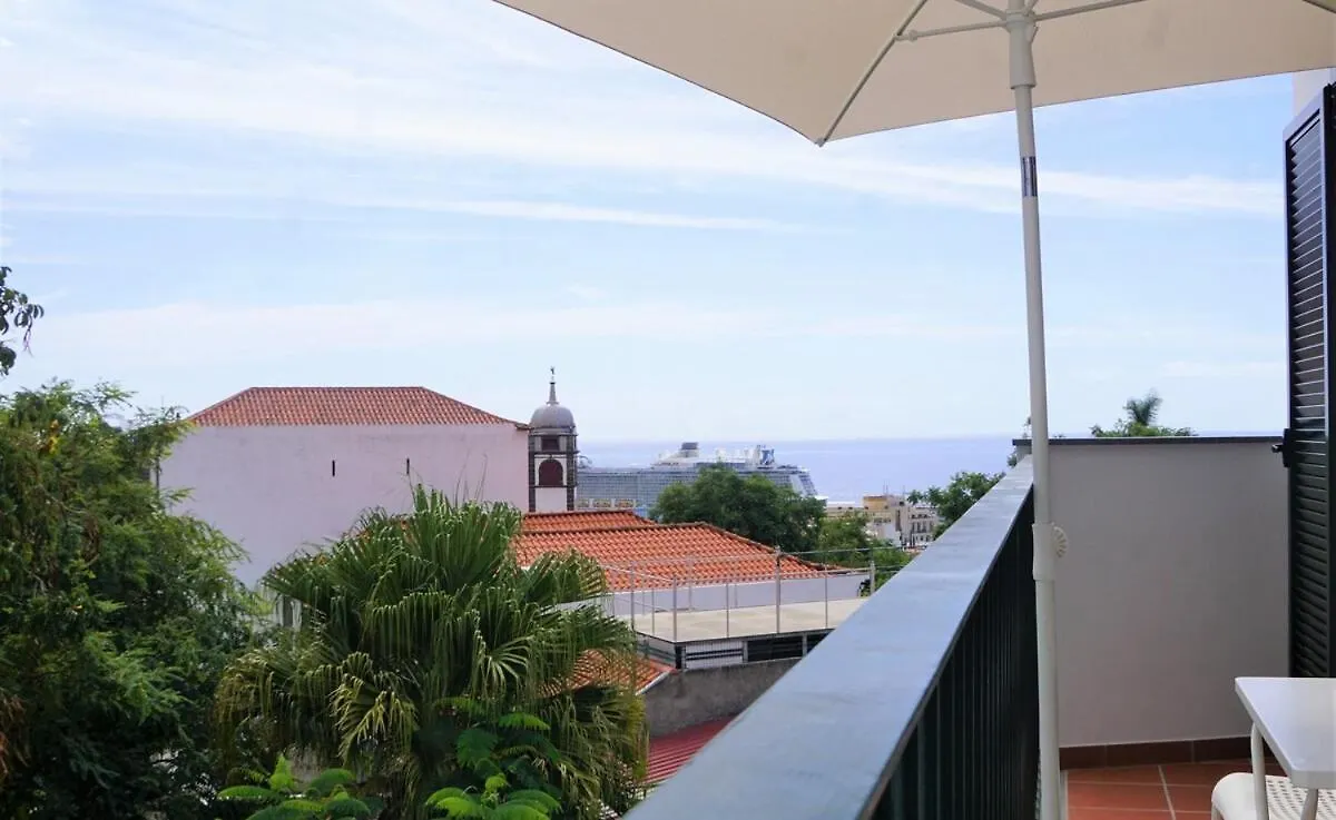 Alamos Charming Apartment - View Фуншал